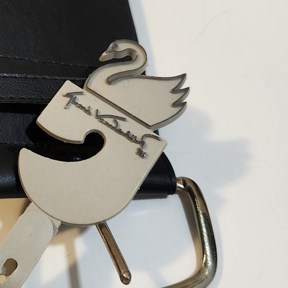 Gloria Vanderbilt Black Leather Belt with Silver Buckle - Picture 2 of 12